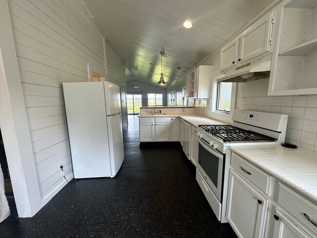 Foto del edificio - 2 Bedroom One Bath Lake House