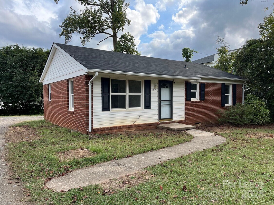 Foto principal - 1835 West Blvd