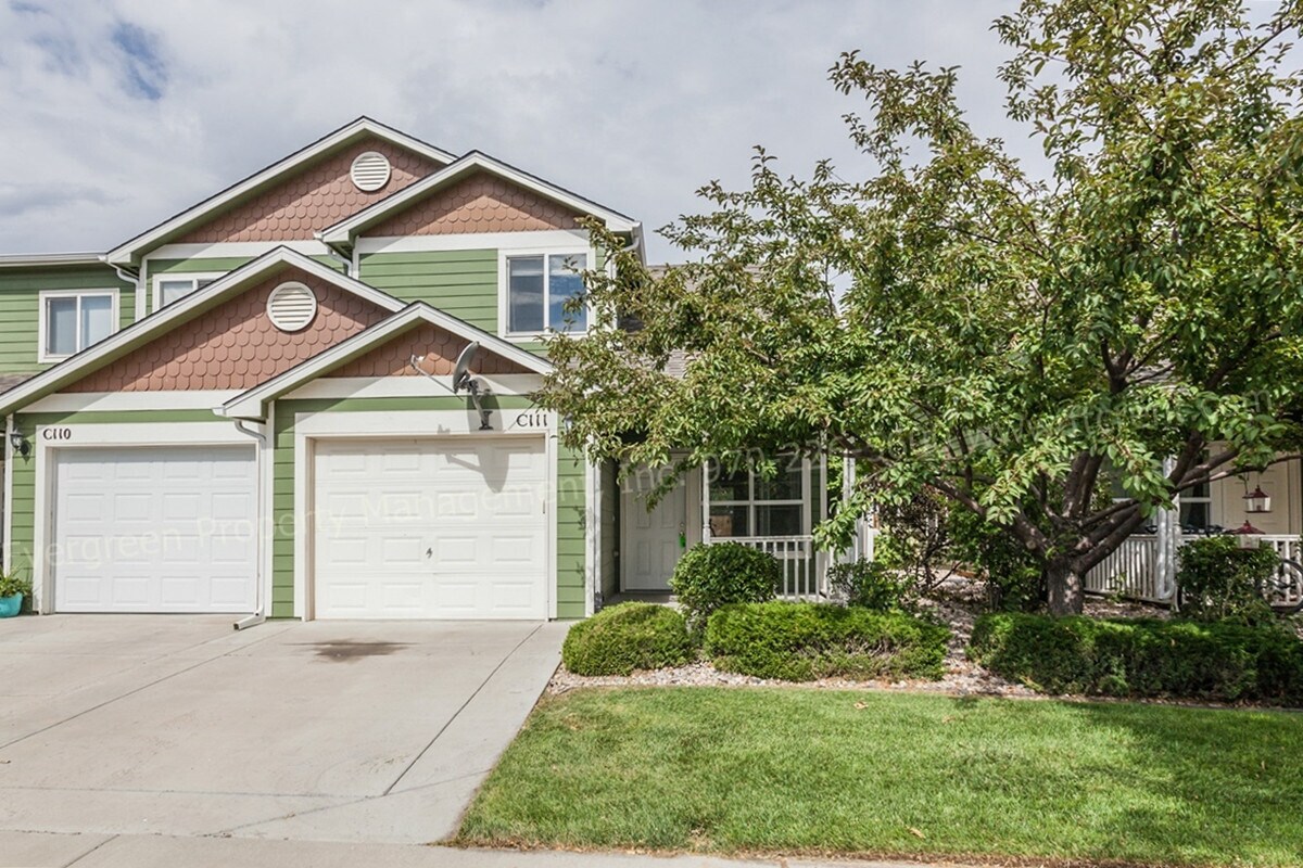 Foto principal - 3 Bedroom Town-home in Northeast Fort Coll...