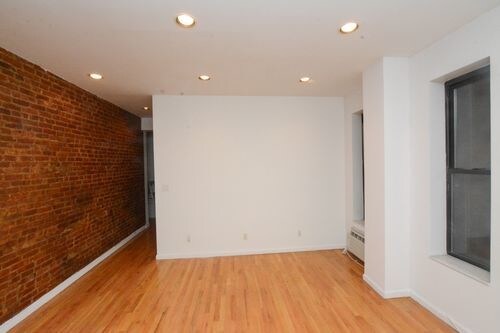 Building Photo - 1296 Lexington Ave