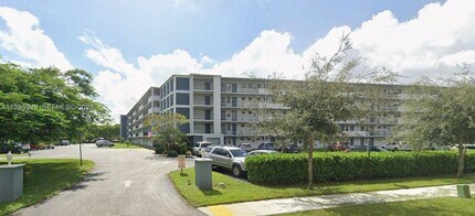 Building Photo - 950 Hillcrest Dr