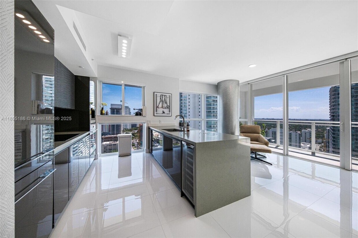 Foto principal - 1080 Brickell Ave