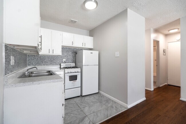 Foto del edificio - 1400 N Moline St