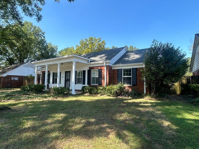 Building Photo - Ranch Style Home with Gated Parking! Avail...