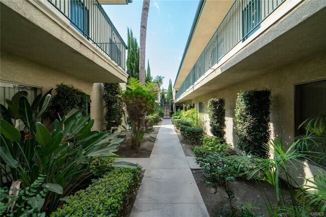 Foto del edificio - 11026 Imperial Hwy.