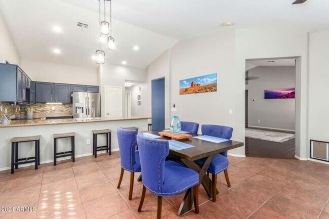 Foto del edificio - 5 Bedroom Single Family Home in Surprise