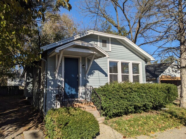 Foto del edificio - Three Bedroom House in Kalamazoo