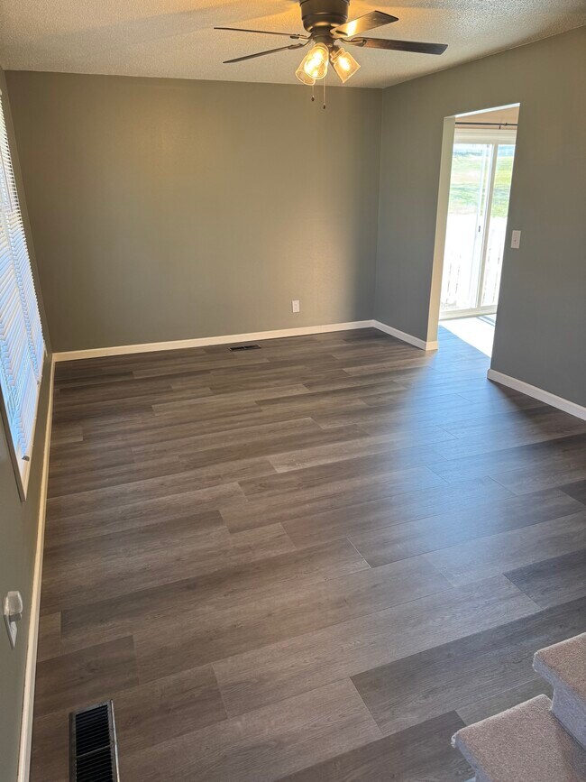 Foto del edificio - 295 Jamestown Rd