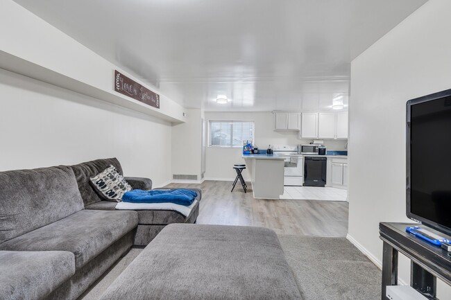 Family Room - 682 N 700 W