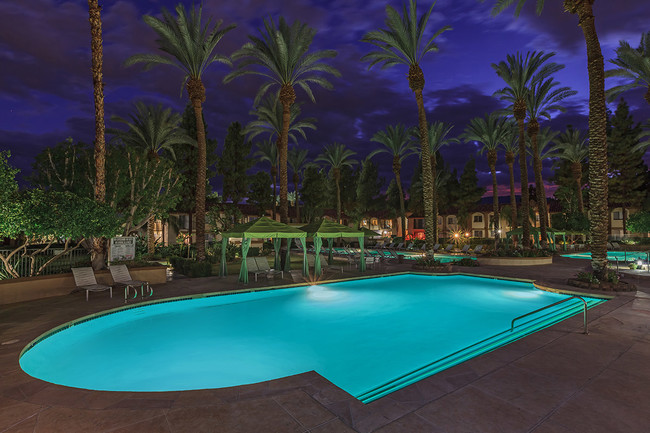 Foto del edificio - The Regent Palm Desert Apartment Homes