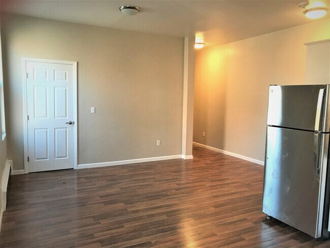 living room - 430 Greenfield Ave