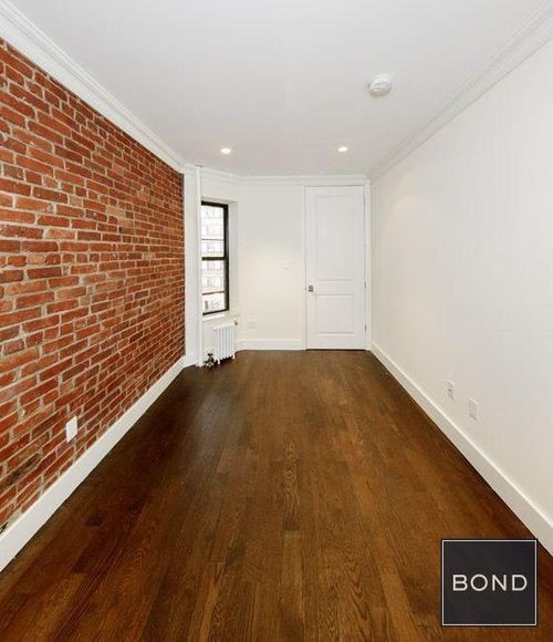 Building Photo - 341 E 75th St