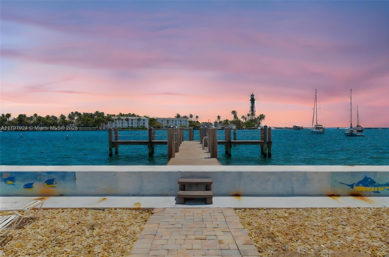 Primary Photo - 2508 Bay Dr