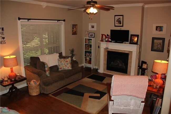 Building Photo - 3998 Rochester Cir