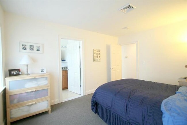 Building Photo - 157 Auburn St