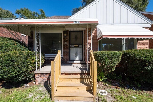 Building Photo - SECTION 8 ONLY - $1400 - 3 Bed and 1.5 Bat...