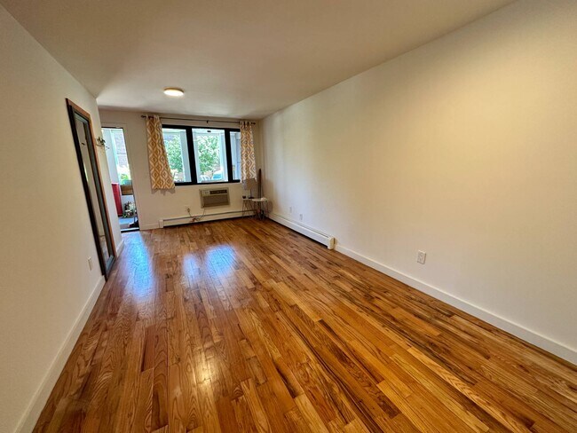 Building Photo - 41 Wolcott St