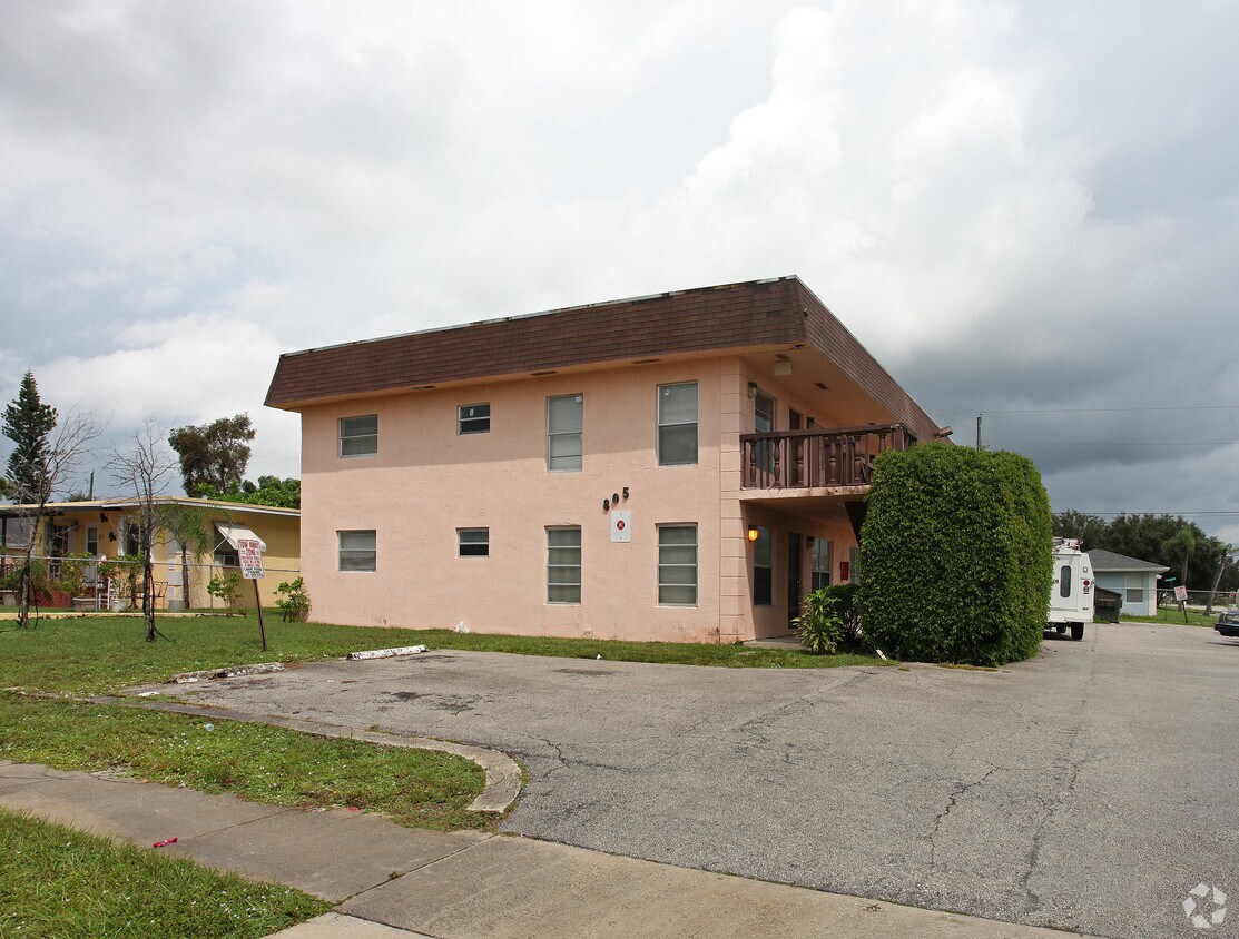 Primary Photo - 805 Bayberry Dr