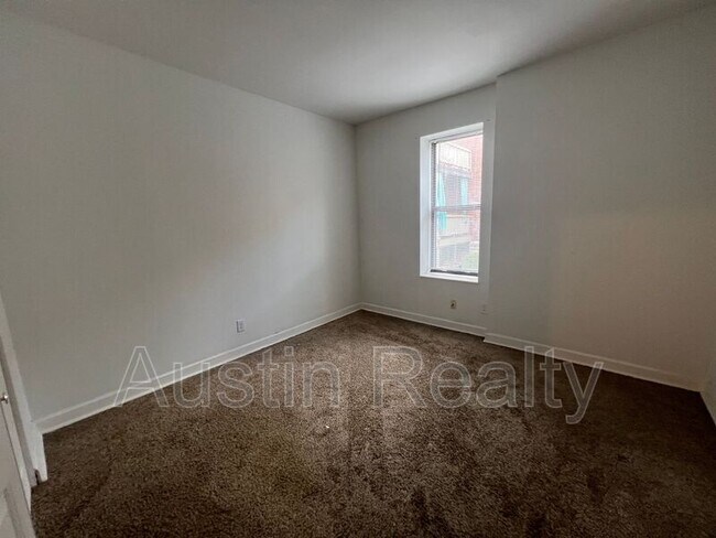 Building Photo - 348 N Newstead Ave