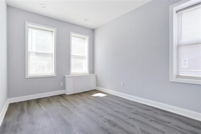 Building Photo - 568 West Side Ave