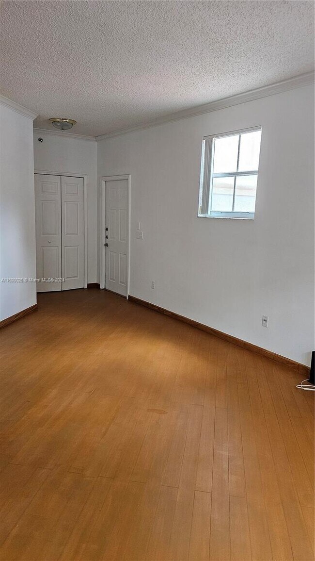 Foto del edificio - 3135 NE 184th St