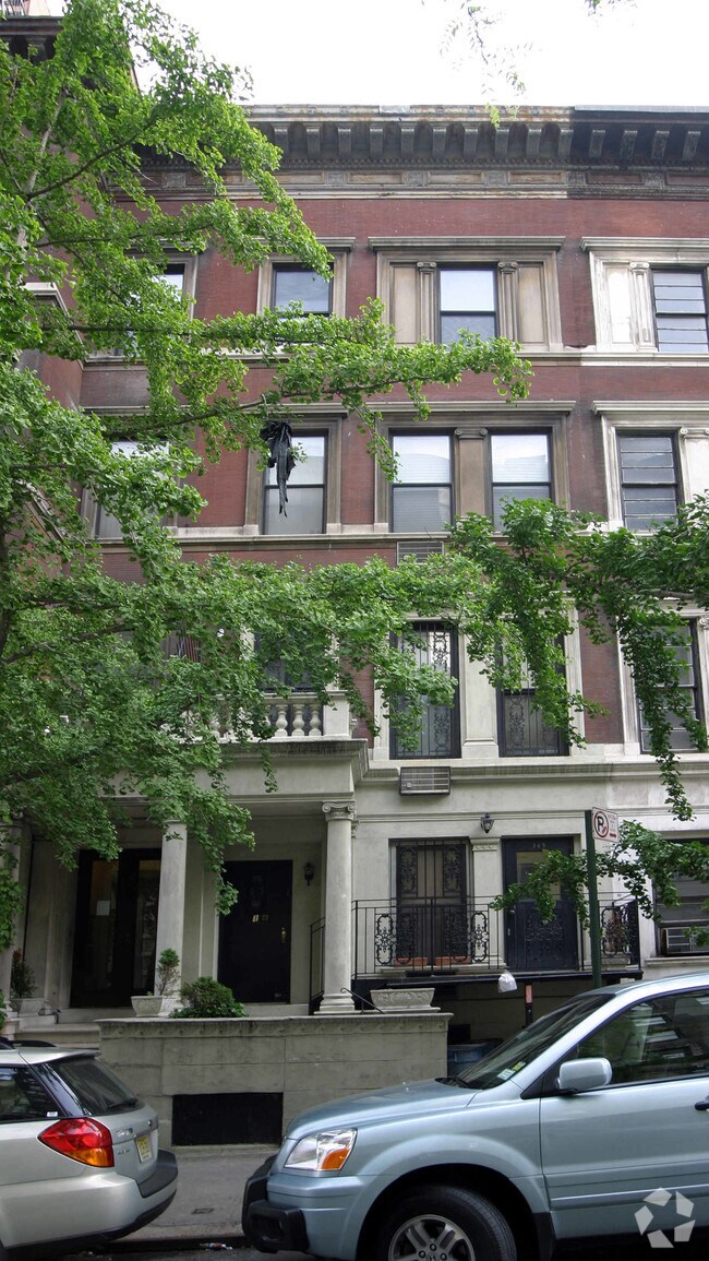 Building Photo - 349 W 71st St