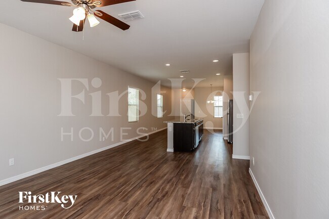 Building Photo - 354 W Powell Dr