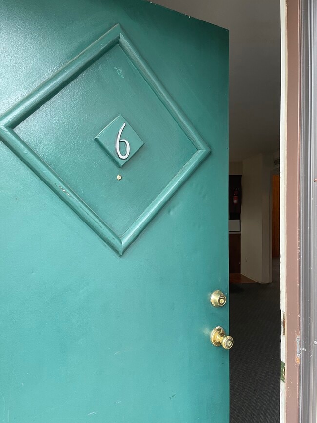 Building Photo - 1804 Byrne Ave