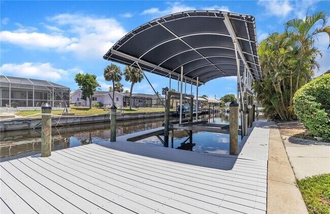 Foto del edificio - North Fort Myers Pool Home