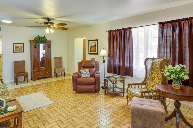 Foto del edificio - 331 W Windsor Ave