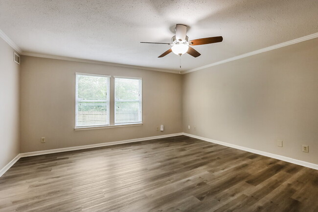 Building Photo - 103 Snowflake Cir
