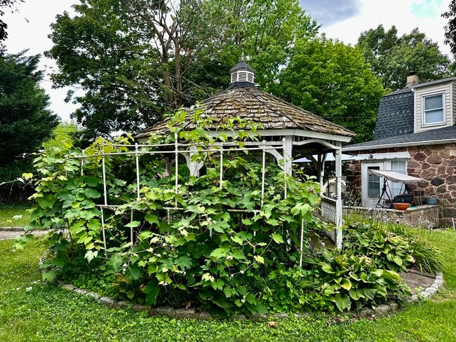 Gazebo - 1585 Bergen Blvd