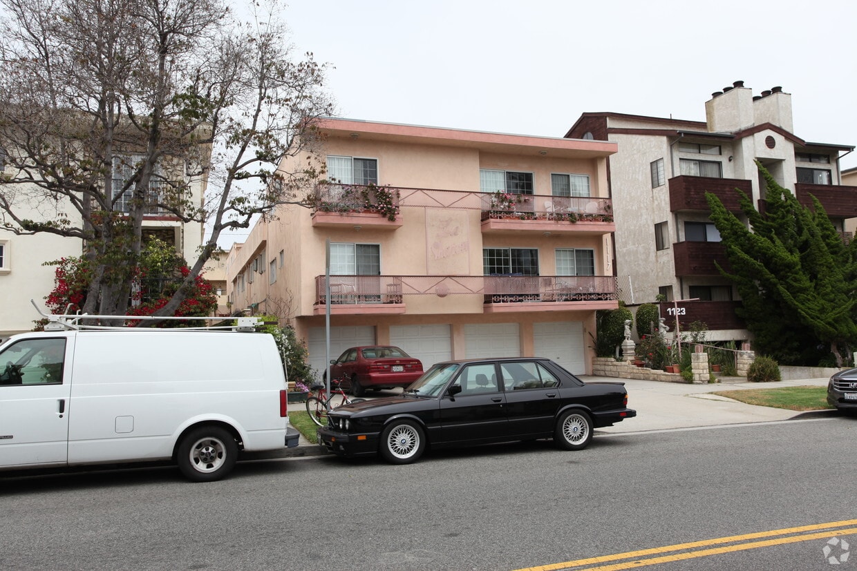 Building Photo - La Sharon Apartments