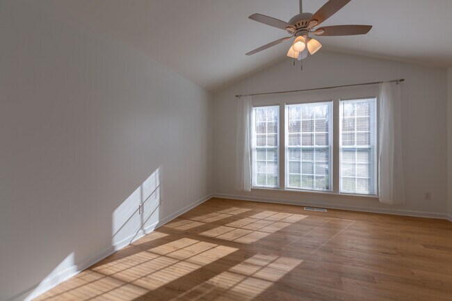 Building Photo - 304 Holly Pines Ct