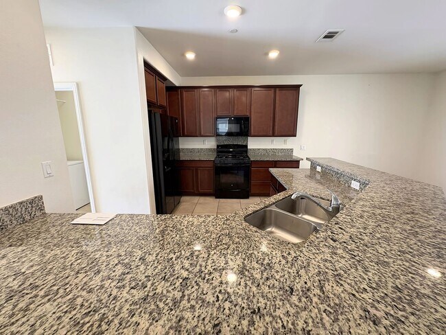 Building Photo - Rosena Ranch 3 Bedroom home