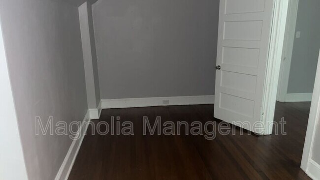 Foto del edificio - 236 W Belle St