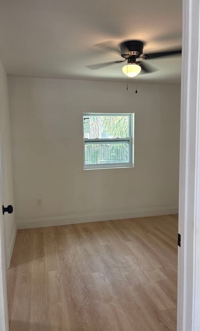 Foto del edificio - 4605 N Hubert Ave