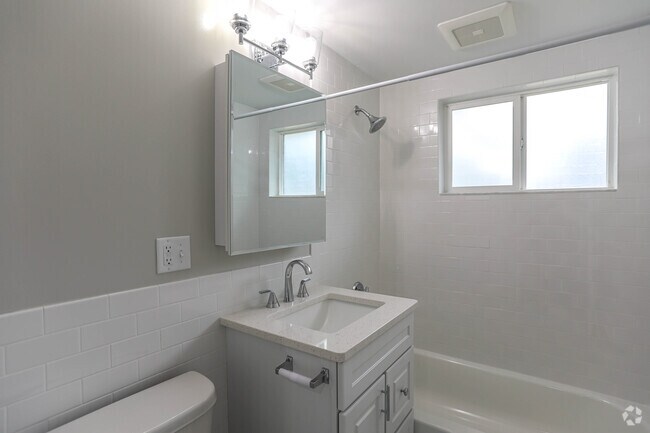 Baño. - Emerson Arms Apartments
