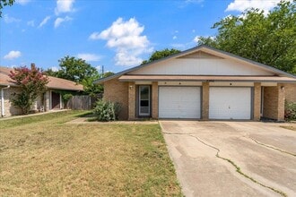 Building Photo - 2302 Berkett Dr