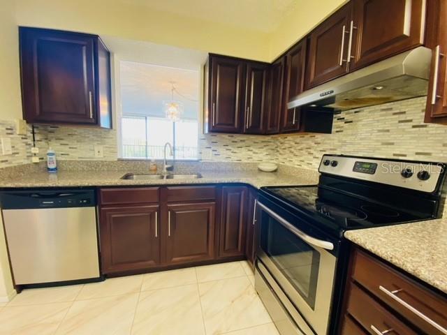 Building Photo - 900 Cove Cay Dr