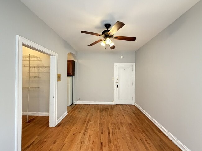 Building Photo - 2827 N Burling St