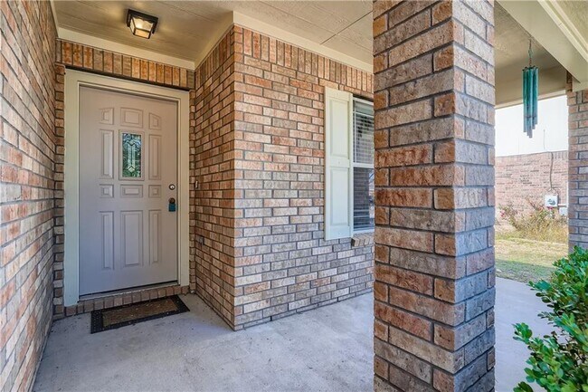 Building Photo - 303 Woodley Rd