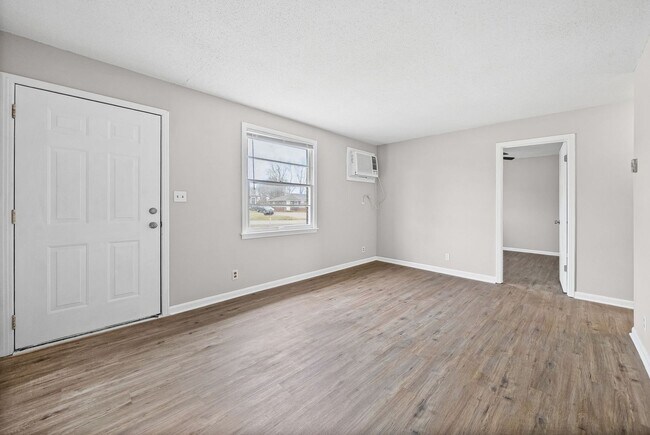 Foto del edificio - 111 Tandy Dr