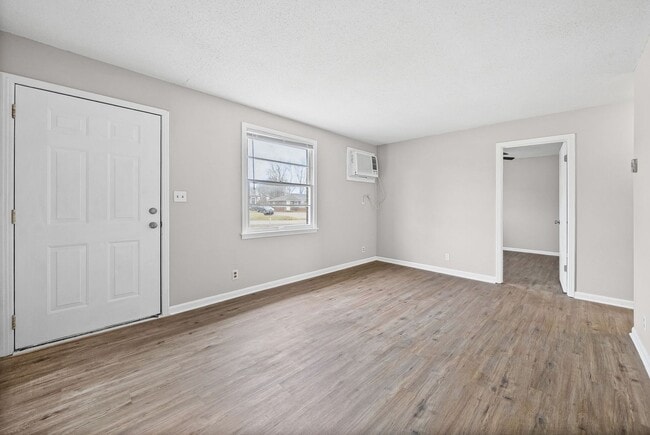 Building Photo - 111 Tandy Dr