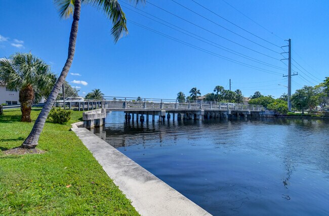 Building Photo - 170 Cypress Club Dr