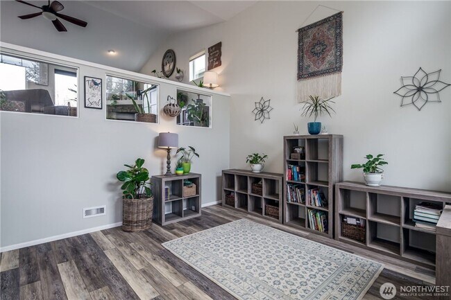 Foto del edificio - Spacious Eagle Heights Rental w/ Playgroun...