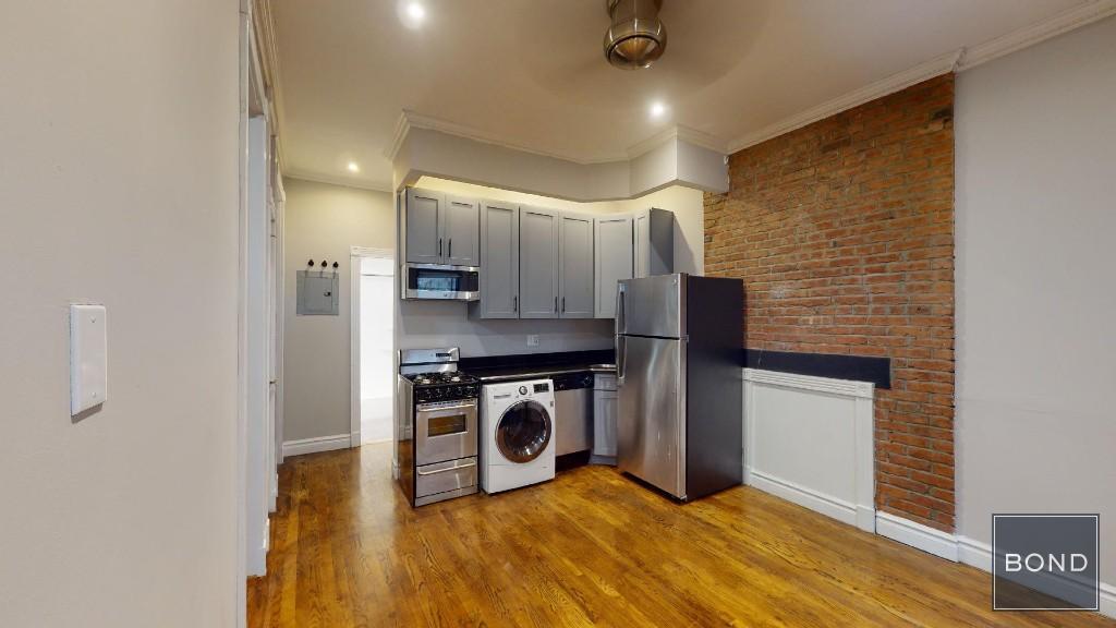 Primary Photo - 68 Clinton St