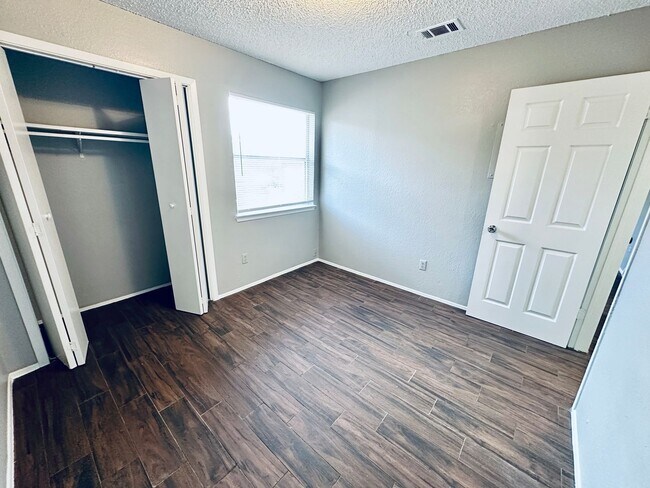 Foto del edificio - 4901 Merritt Cir
