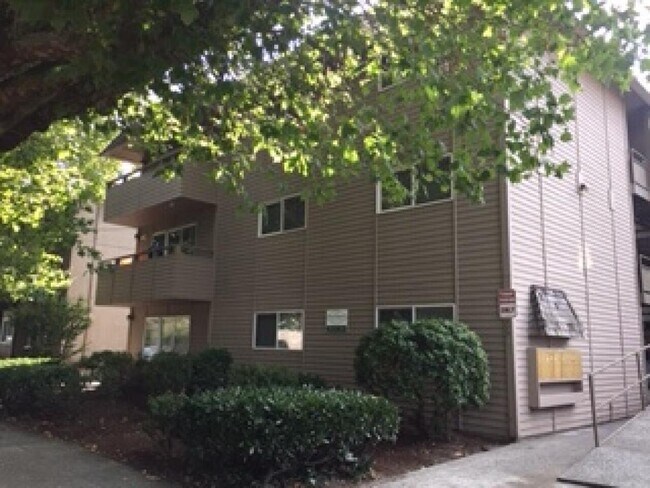 Building Photo - 2731 60 Ave SW - 1 bedroom