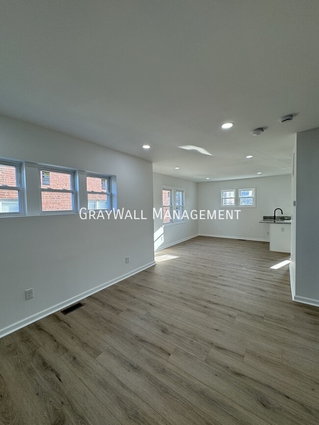 Building Photo - $2,295 - 3 Bedroom 2 Bathroom House In Sha...